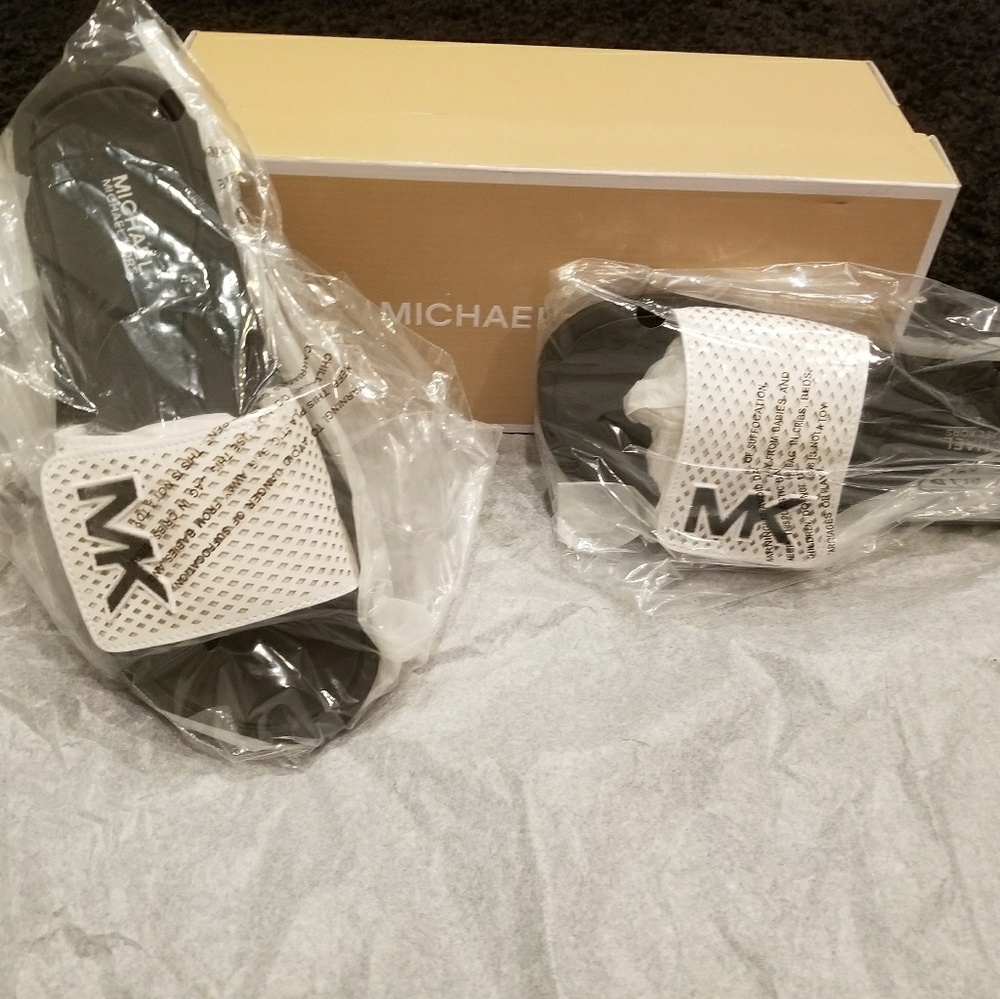 Trade for malenacarpio - Michael Kors flip flops